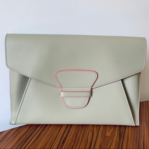 Trouve Handbags - Trouve Clutch in Beige